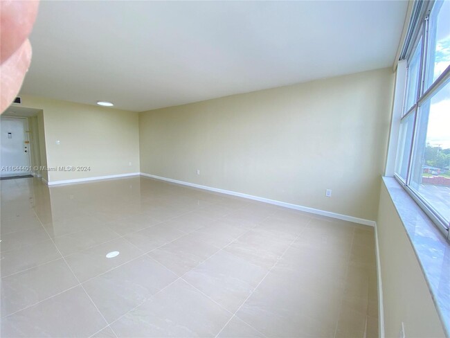 Building Photo - 1200 NE Miami Gardens Dr