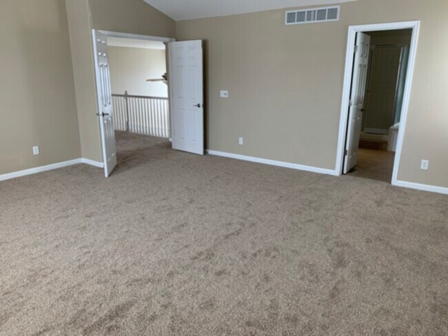 Building Photo - Saddle Rock Ridge 2 story with basement