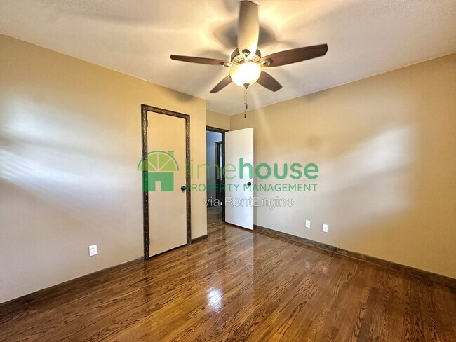 Building Photo - 417 Lynn Shores Dr