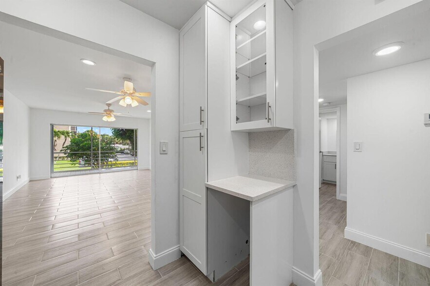 Building Photo - 200 Waterway Dr S