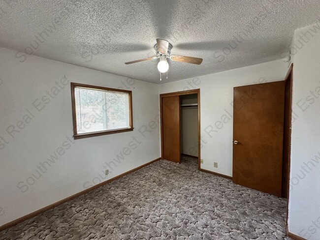 Building Photo - Spacious 3-bedroom 2-bathroom home