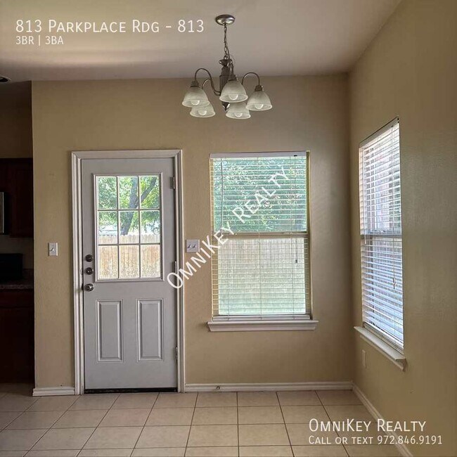 Building Photo - 813 Parkplace Ridge