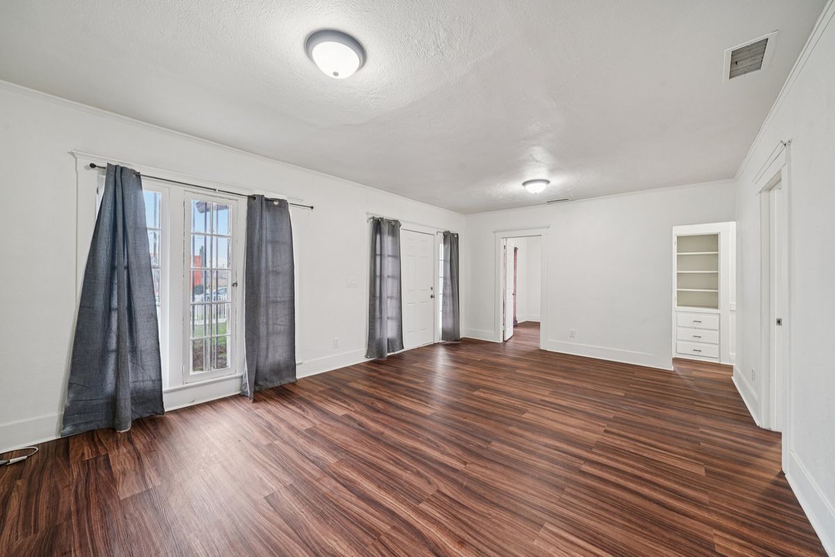 Building Photo - 280 E Orange St