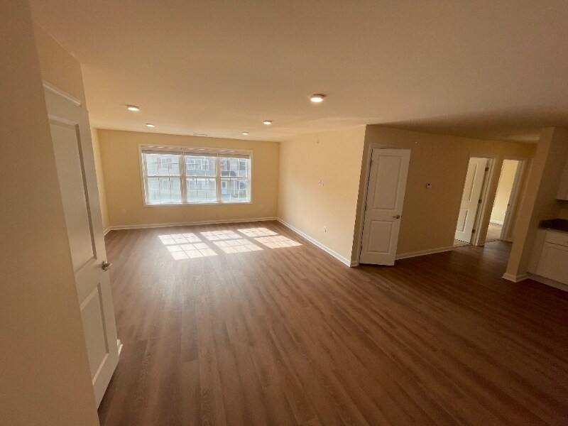 Building Photo - 540 Northend Dr