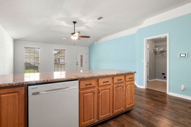 Building Photo - 5841 Last Big Tree Ln