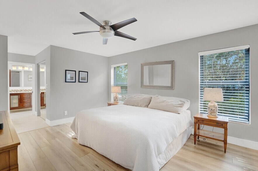 Building Photo - 940 Rainberry Lake Dr