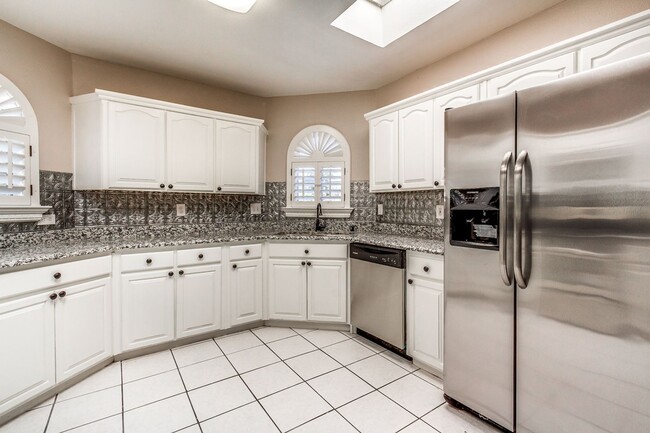 Building Photo - Amazing Tri-Level Westside Rental Home w/ ...