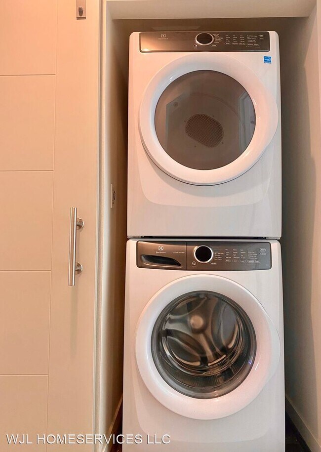 Building Photo - 2 br, 1.5 bath House - 521 NW 70th St