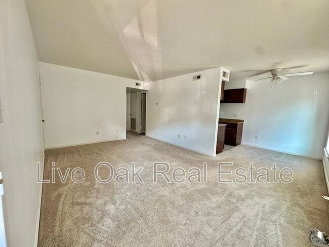 Building Photo - 1309 Cypress Ave