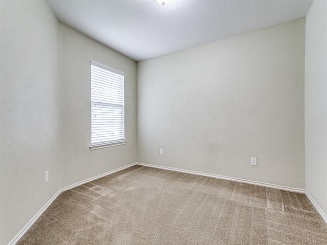 Building Photo - 430 Paddock Ln