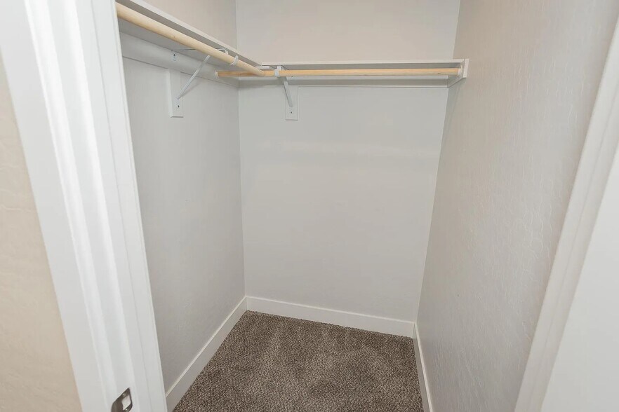 Building Photo - 1741 S Dandelion St