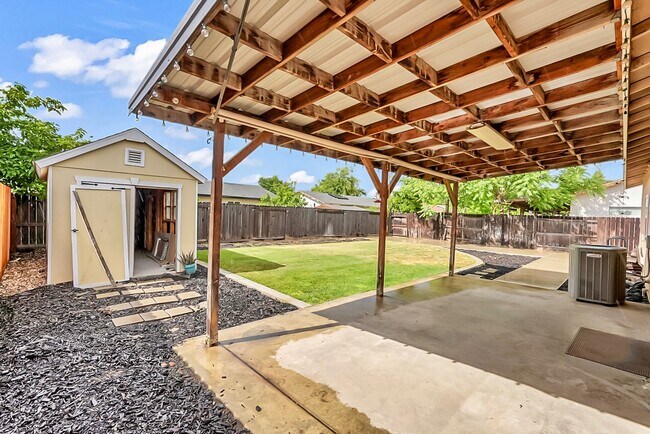 Building Photo - 709 Palmer Pl