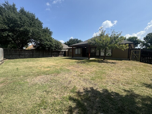 Building Photo - 2062 N Ranch Estates Blvd