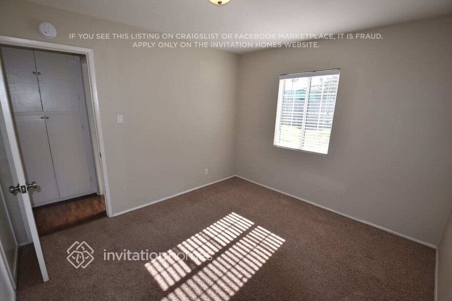 Building Photo - 212 E 185th St