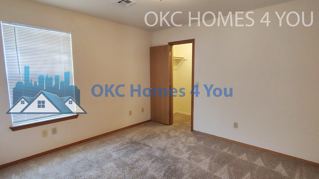 Building Photo - Beautiful 3 Bed + Office Home in Yukon off...