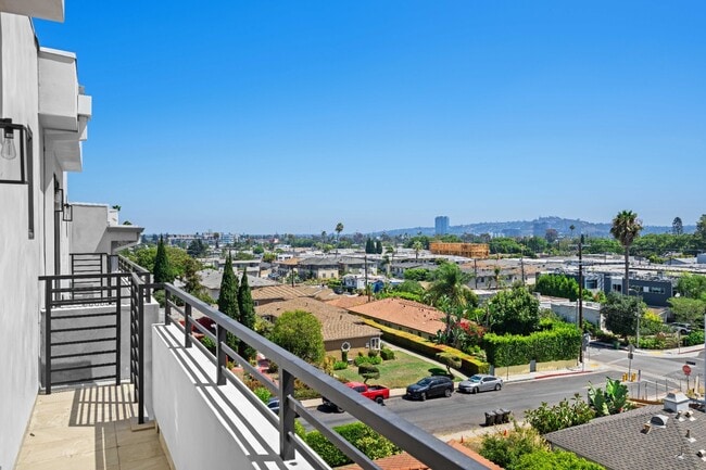 Building Photo - Stunning brand-new 3 Bedroom 4 Bathroom townhouse with private garage and rooftop balcony!