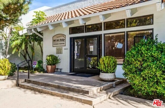 Building Photo - 10221 Briarwood Dr