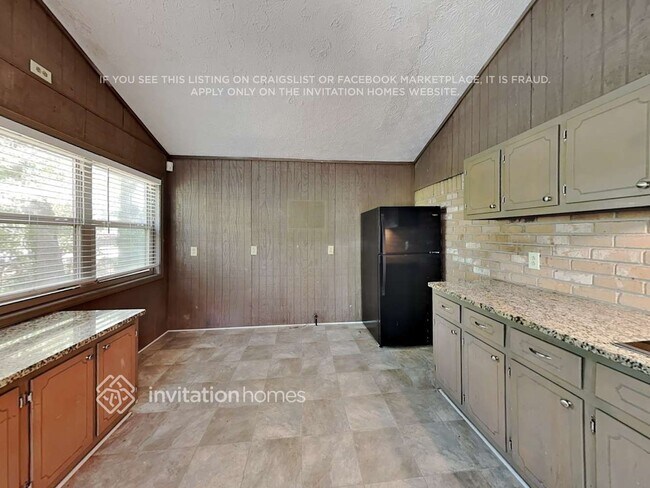 Building Photo - 4515 Lincoln Way SW