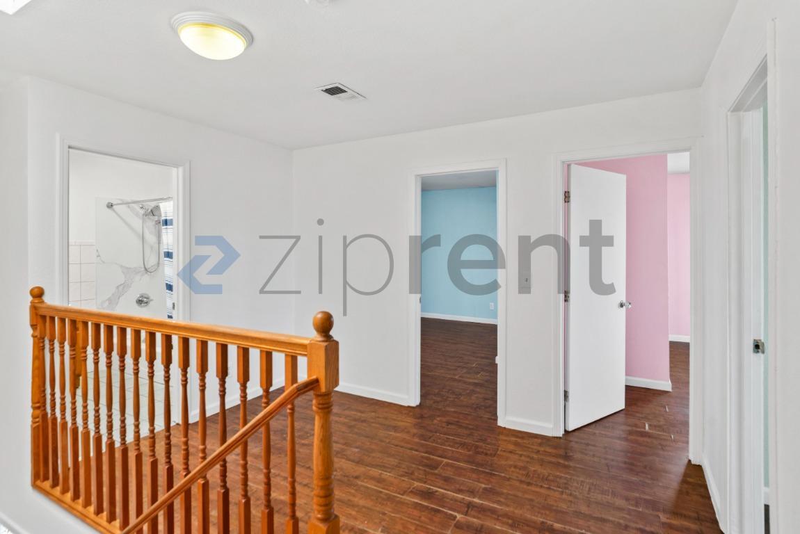 Building Photo - Unit