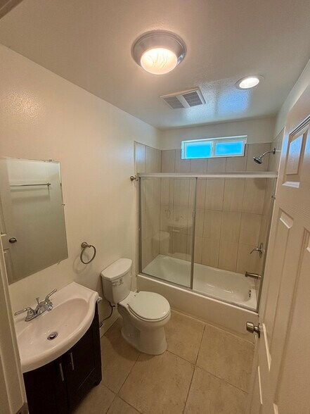 Building Photo - 619 W 83rd St