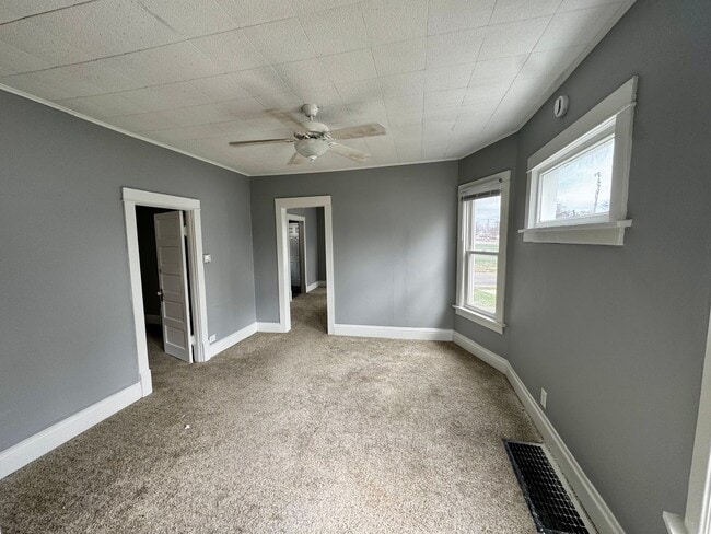 Building Photo - 5 Bed + Bonus Room House | Across from Park | 3 Stories | $1,450