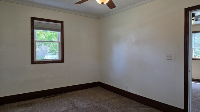 Building Photo - Large 2 bedroom Duplex- LOWER