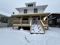 Building Photo - 4 bedroom 1 bath house in Rock Island