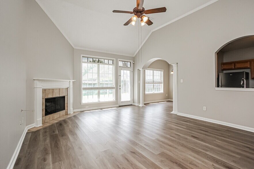 Building Photo - 10183 Tall Hickory