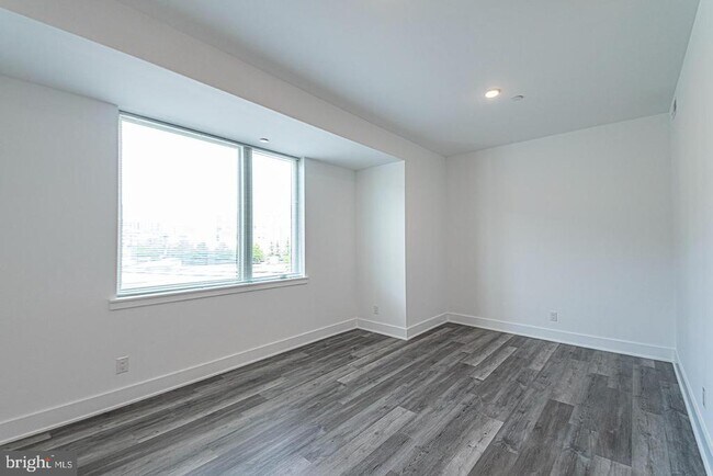 Building Photo - 1245 Ridge Ave