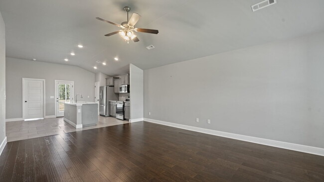 Building Photo - "Charming Bentonville Home: 3 Beds, 2 Bath...