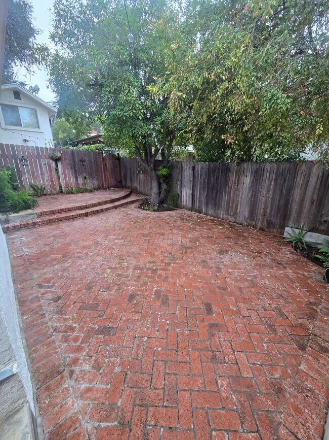 Building Photo - 5011 Lockhaven Ave