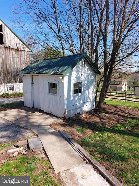 Building Photo - 161 S Mennonite Rd