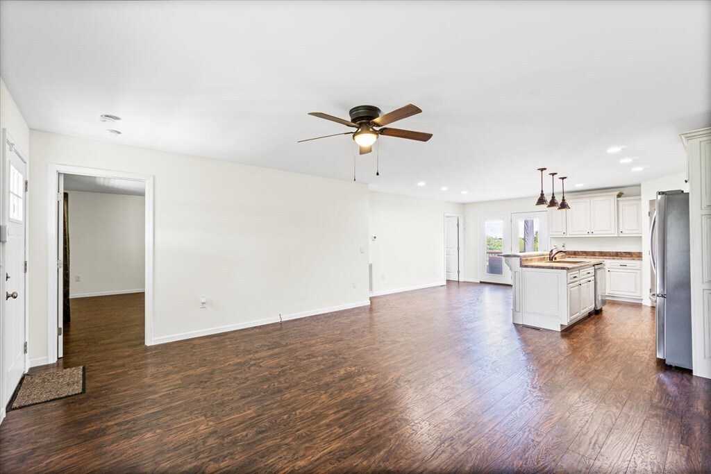 Building Photo - 242 Mirage Dr