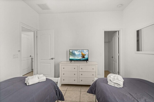 Building Photo - 4140 Oak Tree Dr