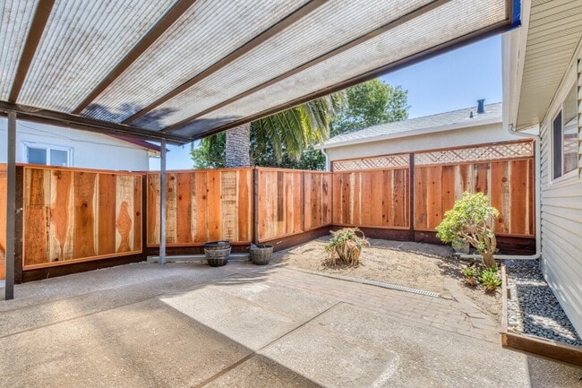 Building Photo - 3052 Eddy Cir