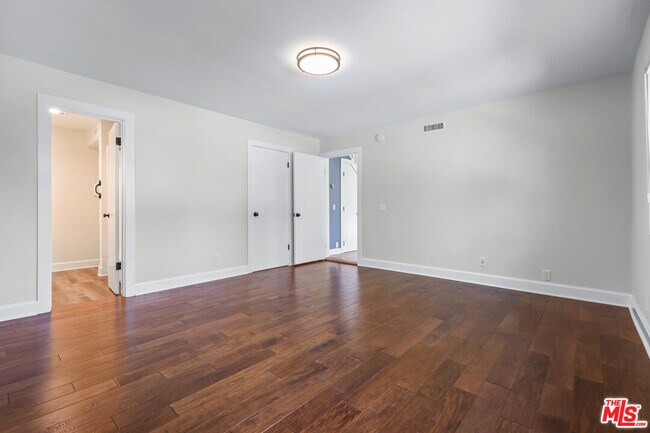 Building Photo - 4744 Haskell Ave