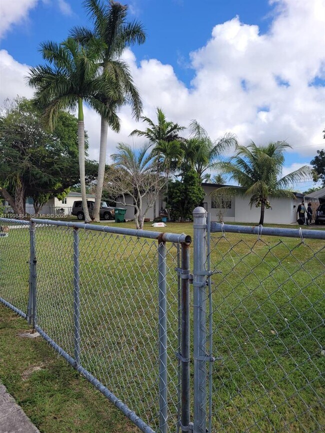 Building Photo - 26925 SW 145th Ave