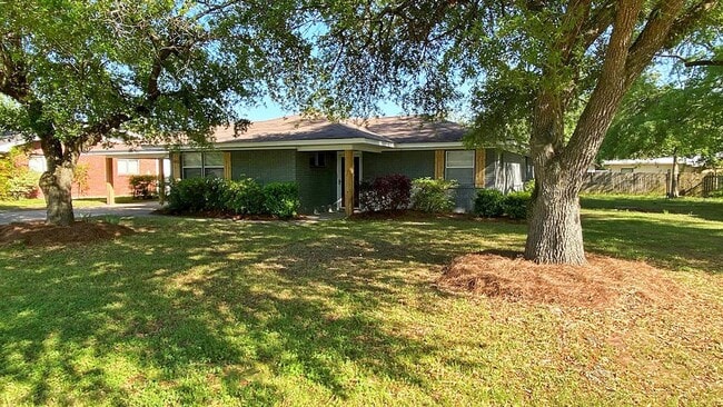 Building Photo - 403 Parkwood Dr