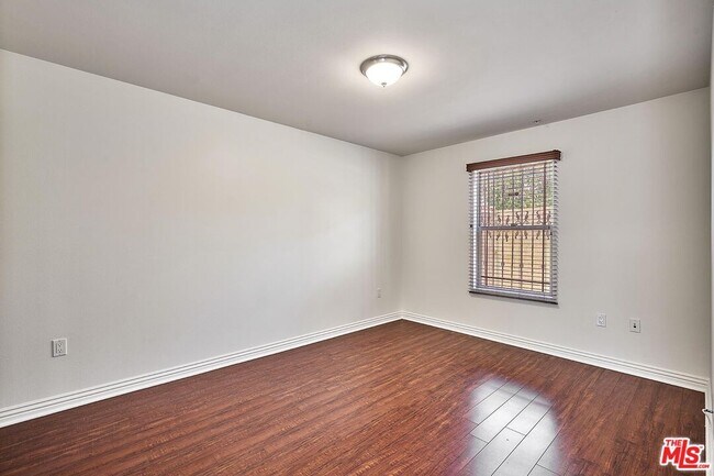 Building Photo - 4822 Elmwood Ave