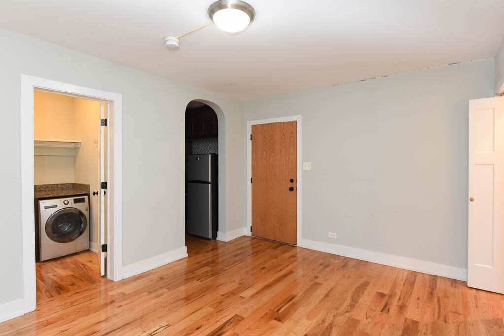 Building Photo - 553 W Arlington Pl