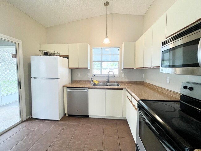 Building Photo - Two bedroom and two bathroom house with ac...
