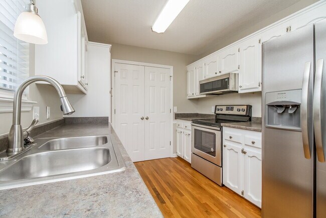 Building Photo - 1318 Knight Dr