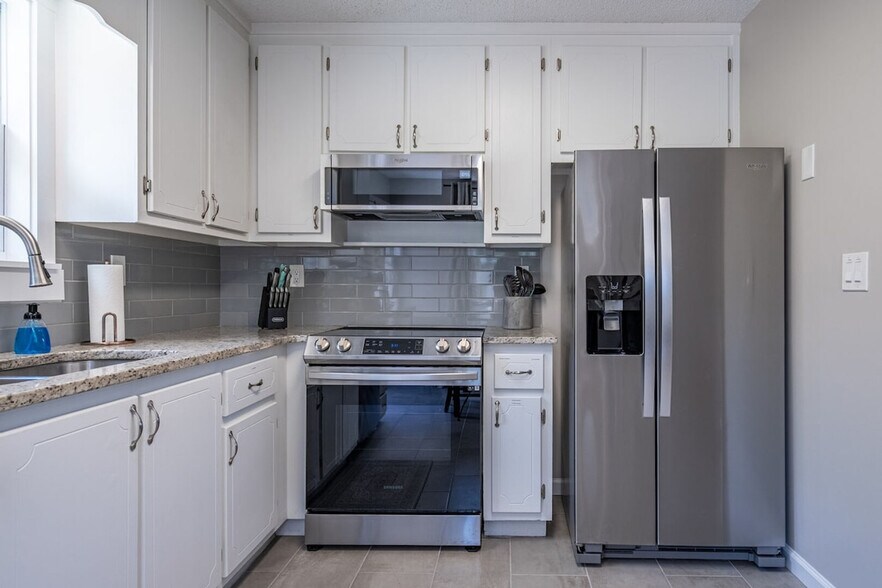 Building Photo - 25 Jennifer Ln