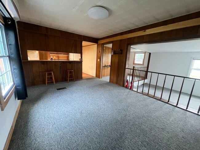 Building Photo - Pet-Friendly single family with large deta...