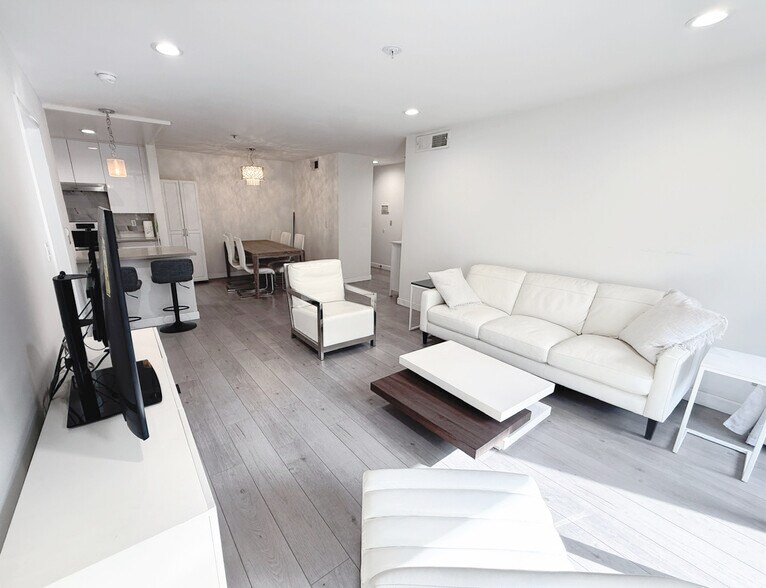 Building Photo - 222 S Central Ave