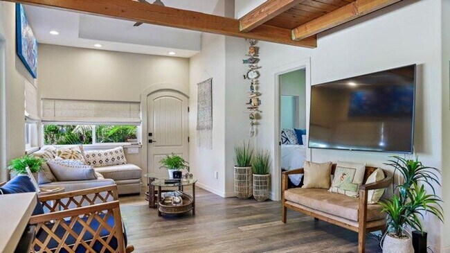 Building Photo - BK-1284