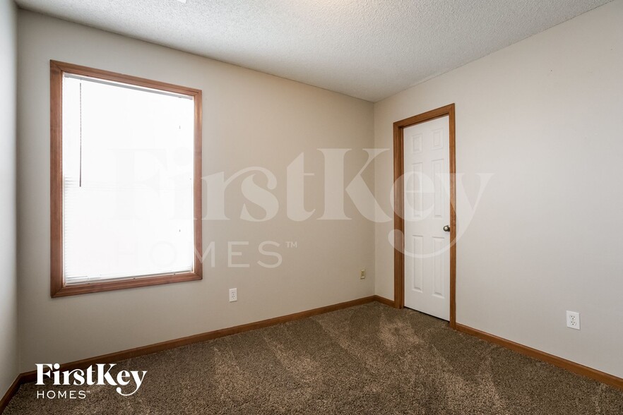 Building Photo - 11104 Highview Rd