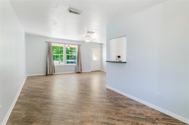Building Photo - 10595 Royal Terrell Dr