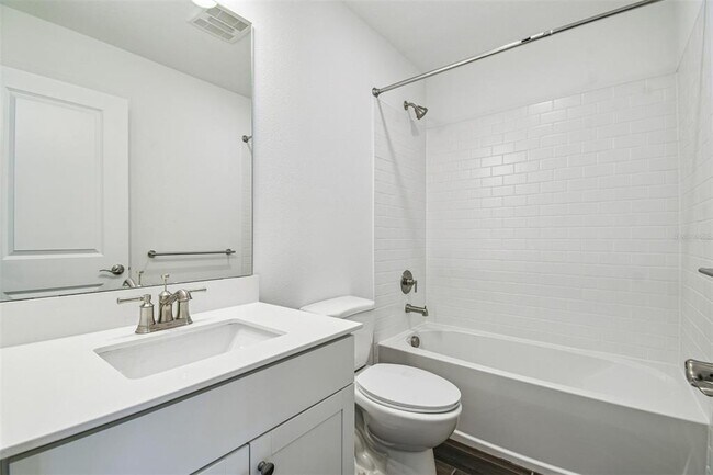 Building Photo - 1951 Risby Aly