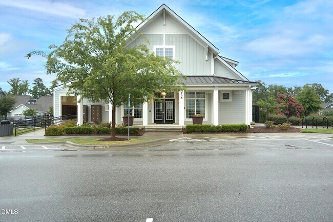Building Photo - 229 Daisy Grove Ln